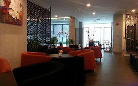 Marina Travellers Suite At Sky Karamunsing